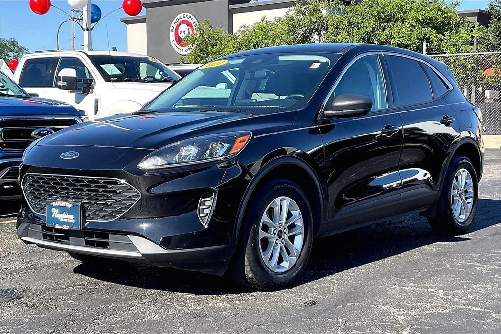 Used 2022 Black Ford SE image 11