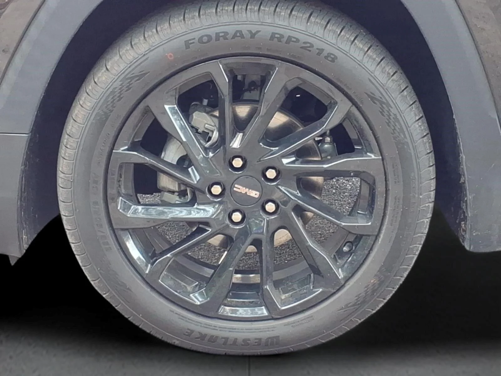 Used 2023 EBONY TWILIGHT METALLIC GMC SLE image 9