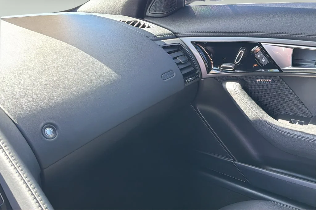 Used 2017 Gray Jaguar Premium image 28