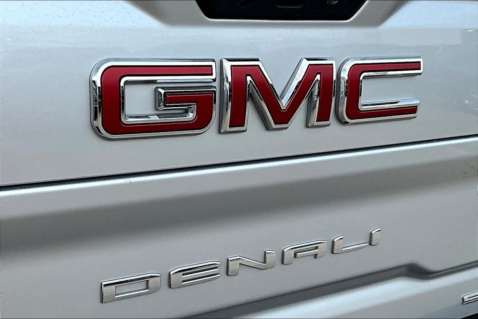 Used 2022 Quicksilver Metallic GMC Denali image 29