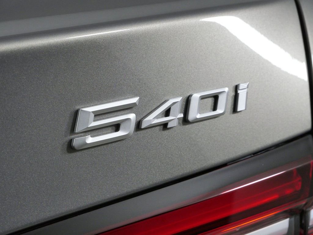 New 2027 Oxide Grey Metallic BMW 540i xDrive image 12