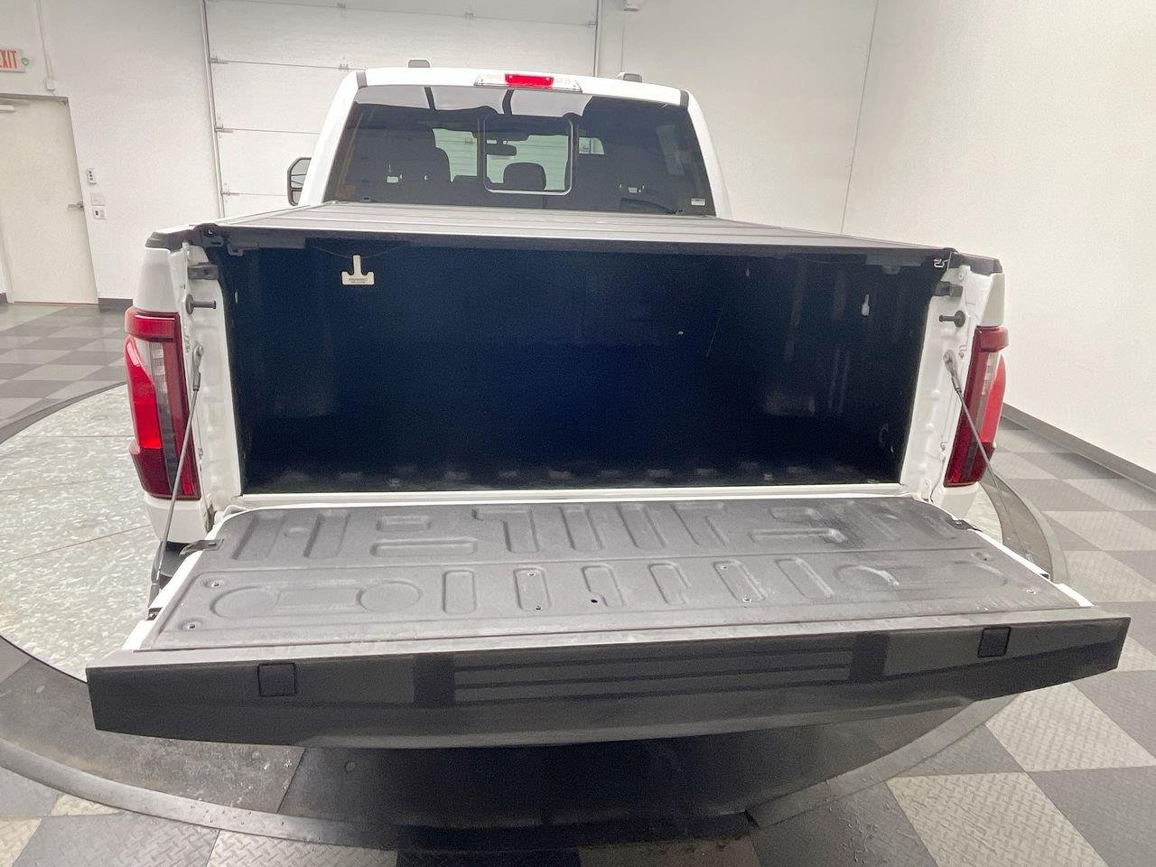 Used 2024 Oxford White Ford XLT image 32