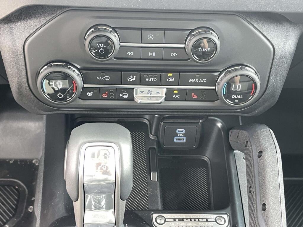 New 2025 Azure Gray Metallic Tri-Coat Ford Badlands image 26