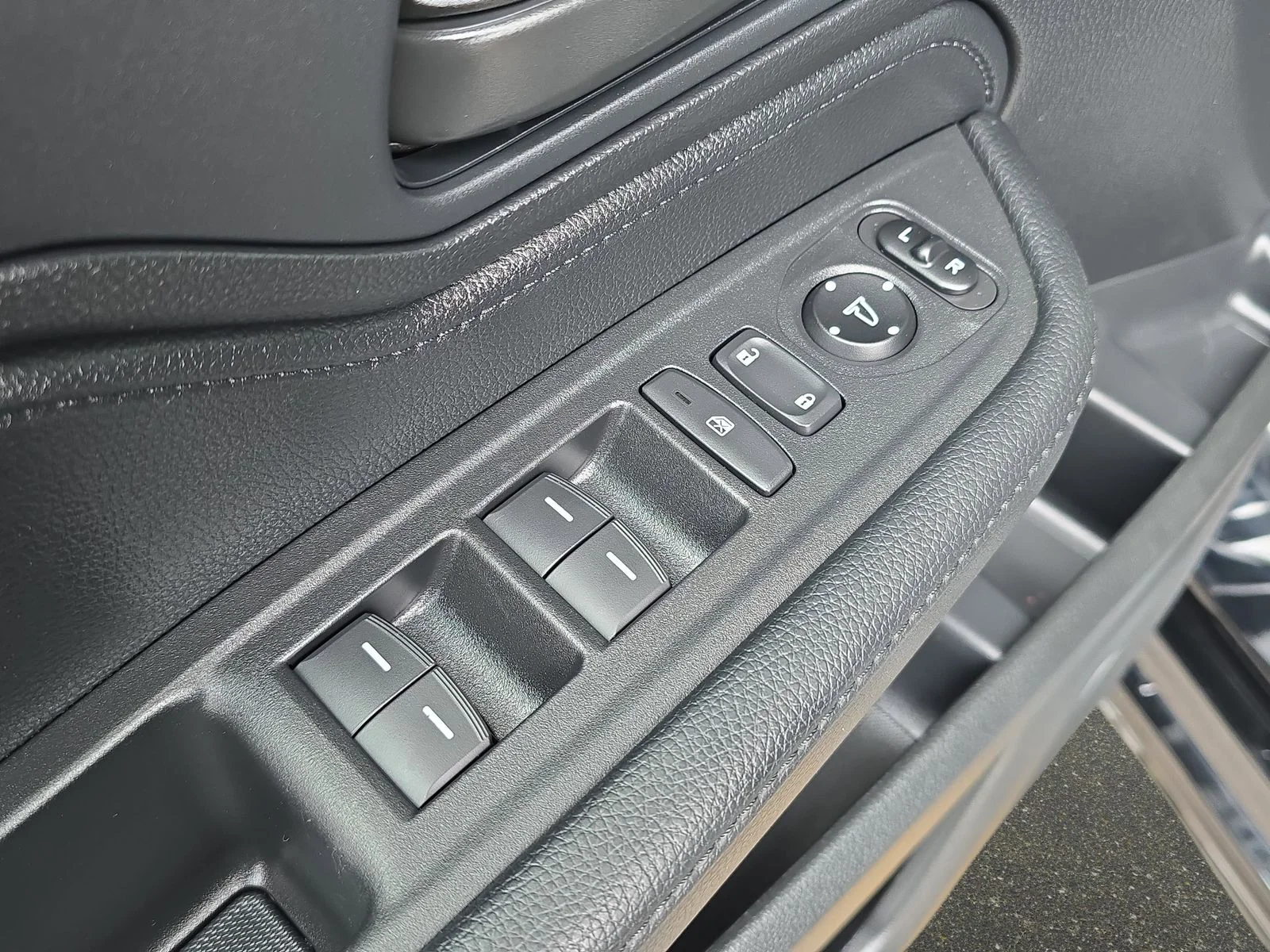 2025 Honda Odyssey Sport L - Photo 26