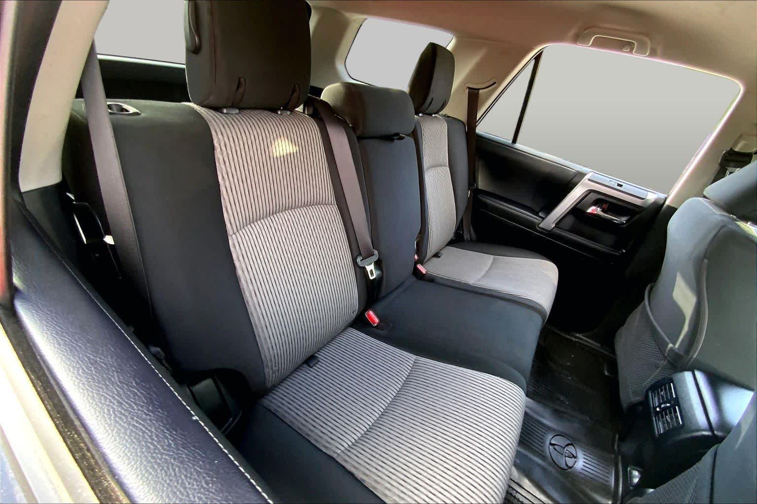 Used 2022 Midnight Black Metallic Toyota SR5 image 19