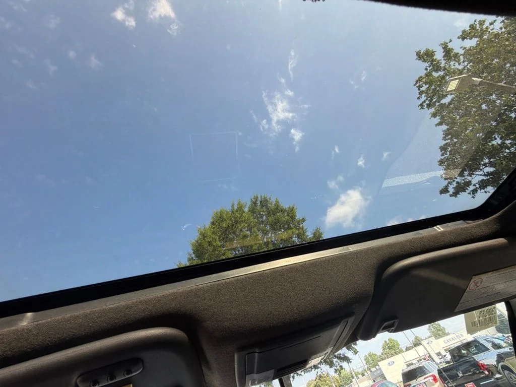 Used 2015 White Ford Lariat image 29
