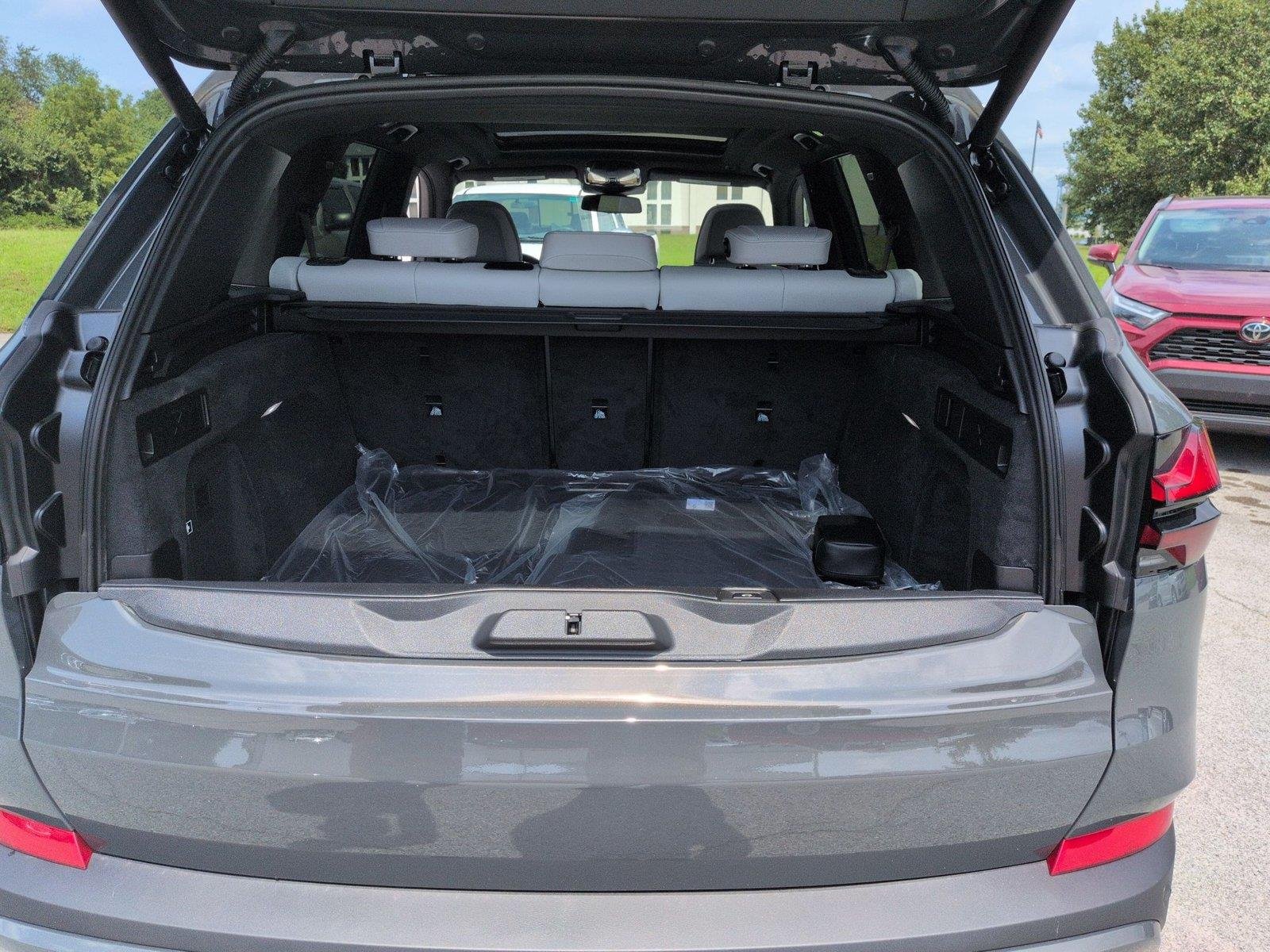 New 2026 Dravit Grey Metallic BMW xDrive40i image 36