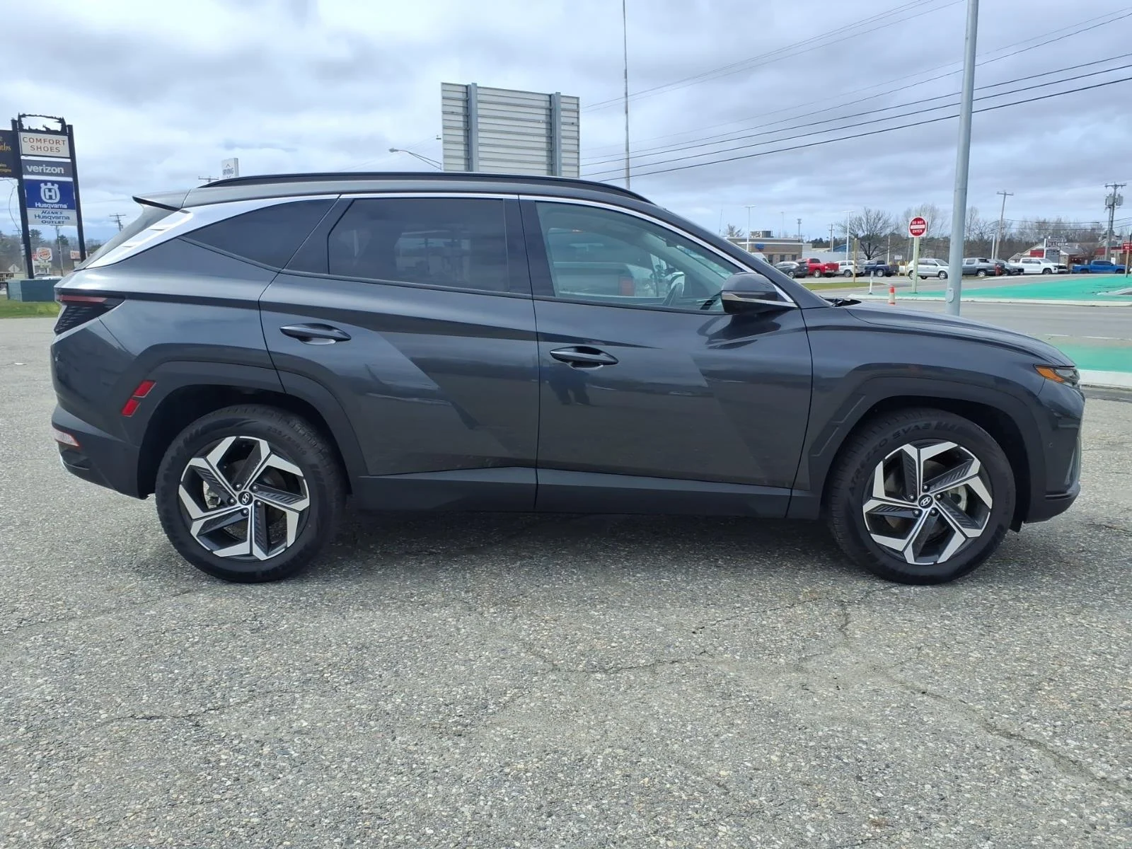 Used 2024 Dark Gray Metallic Hyundai Limited image 4