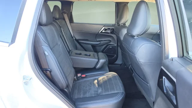 Used 2025 Black Mitsubishi SE image 16