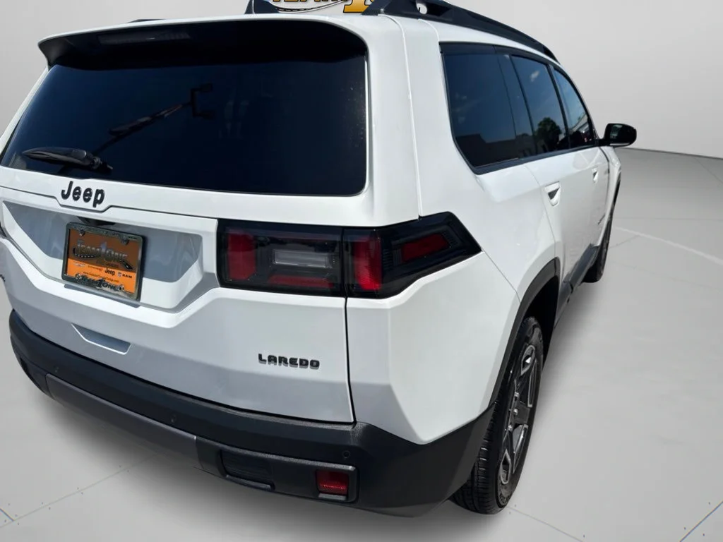 New 2026 Bright White Clearcoat Jeep Laredo image 33