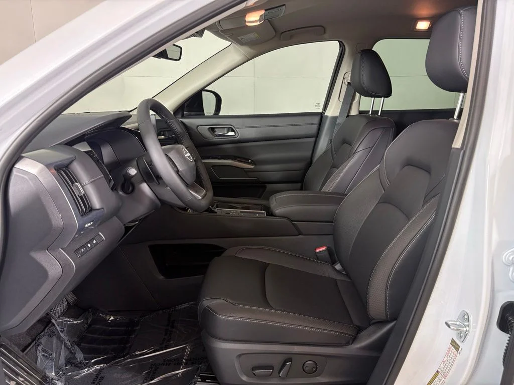New 2026 Everest White Pearl TriCoat Nissan SL image 16