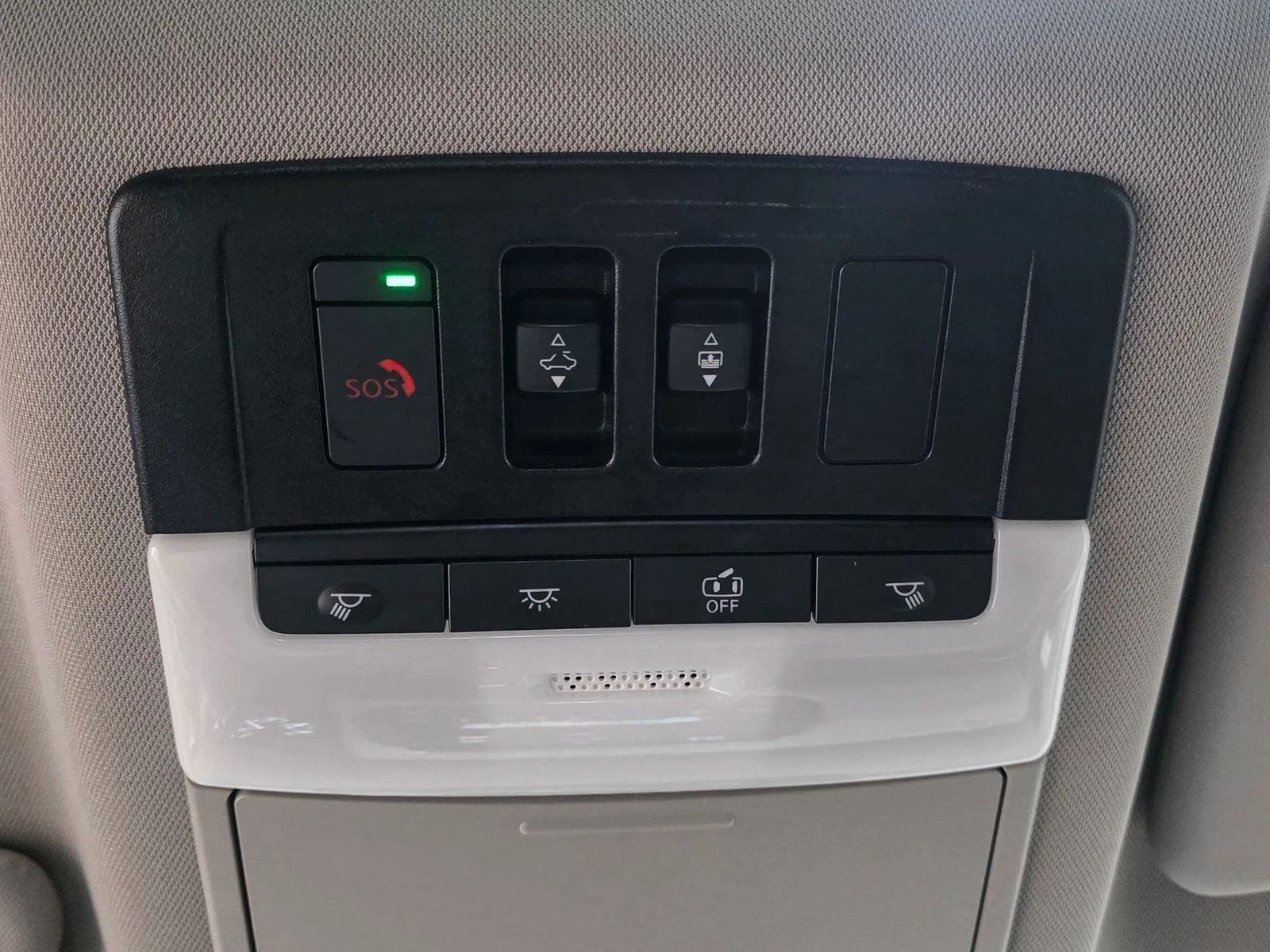 Used 2023 White Nissan SL image 30