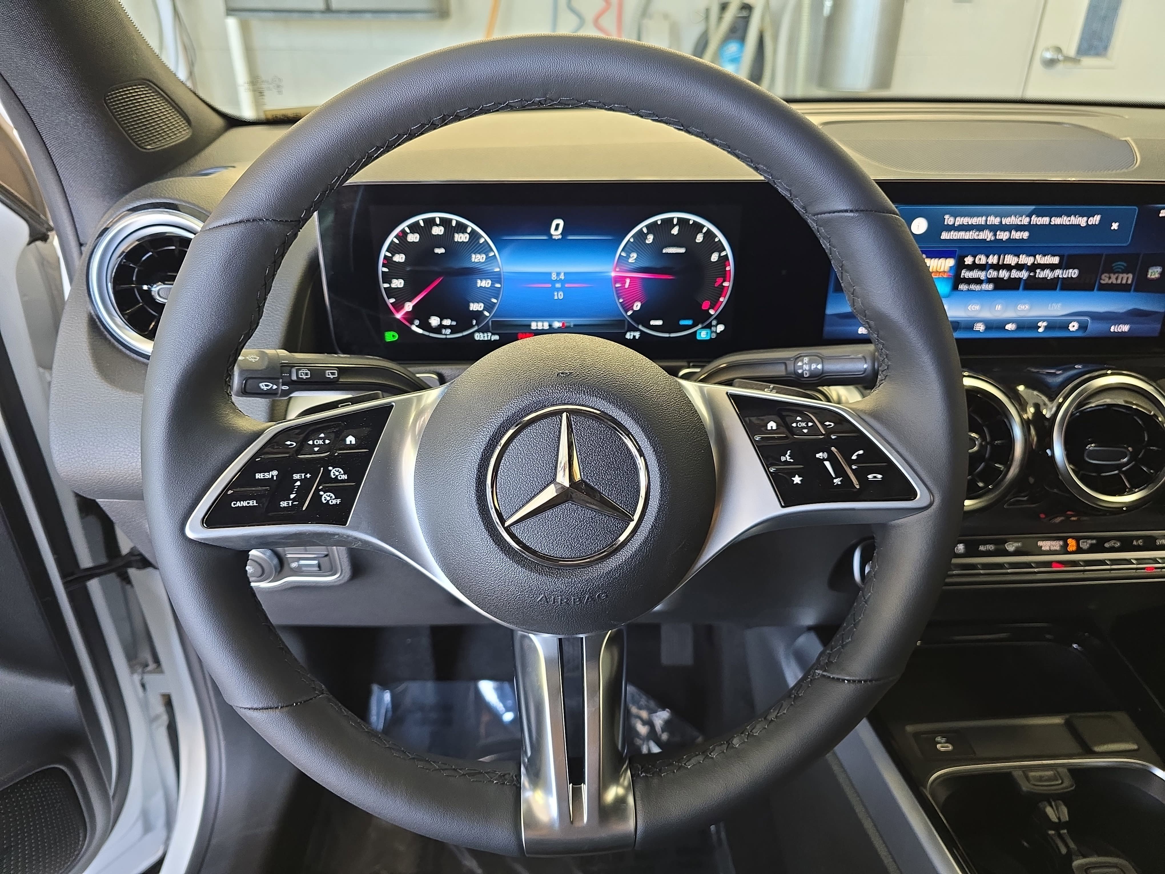 New 2026 Polar White Mercedes-Benz GLB250 image 19