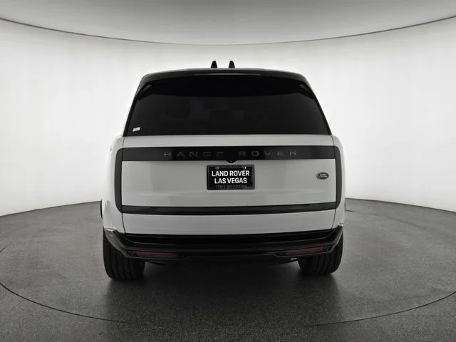 Used 2023 White Land Rover SE image 7