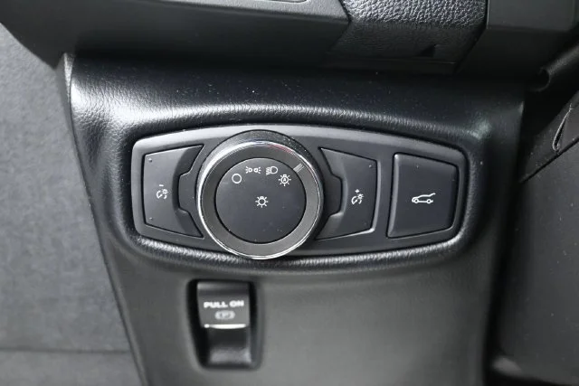 Used 2016 Luxe Metallic Lincoln Reserve image 13