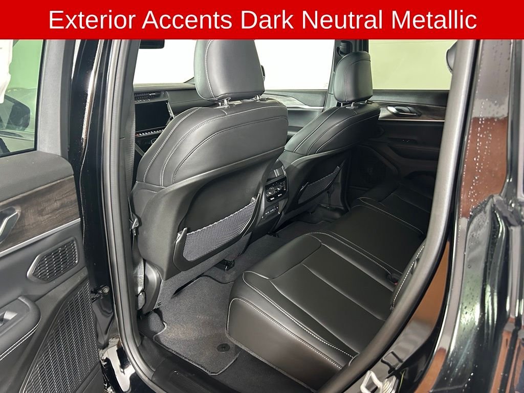 New 2026 Diamond Black Crystal Pearlcoat Jeep Limited image 11