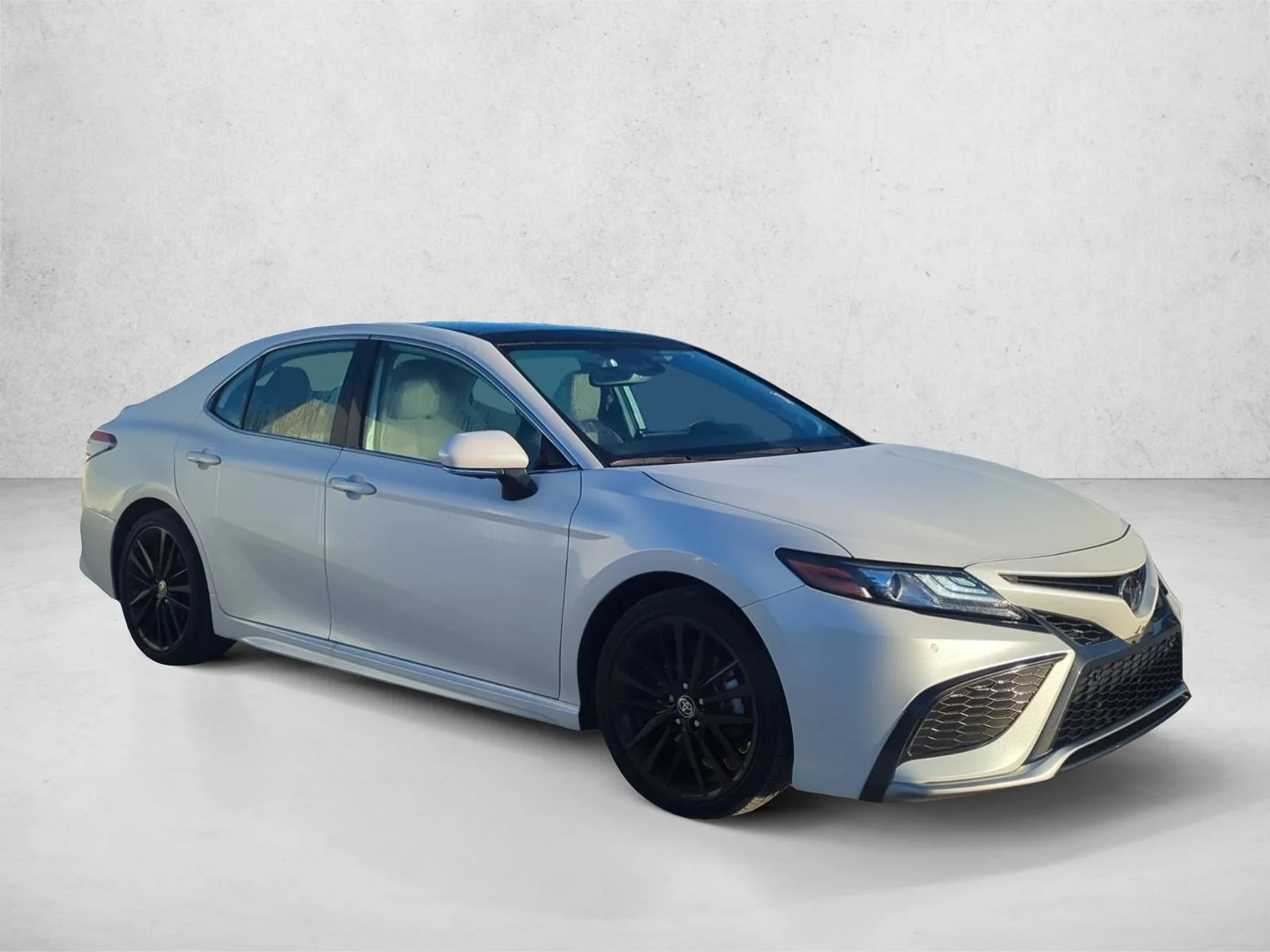 Used 2021 Wind Chill Pearl Toyota XSE image 3