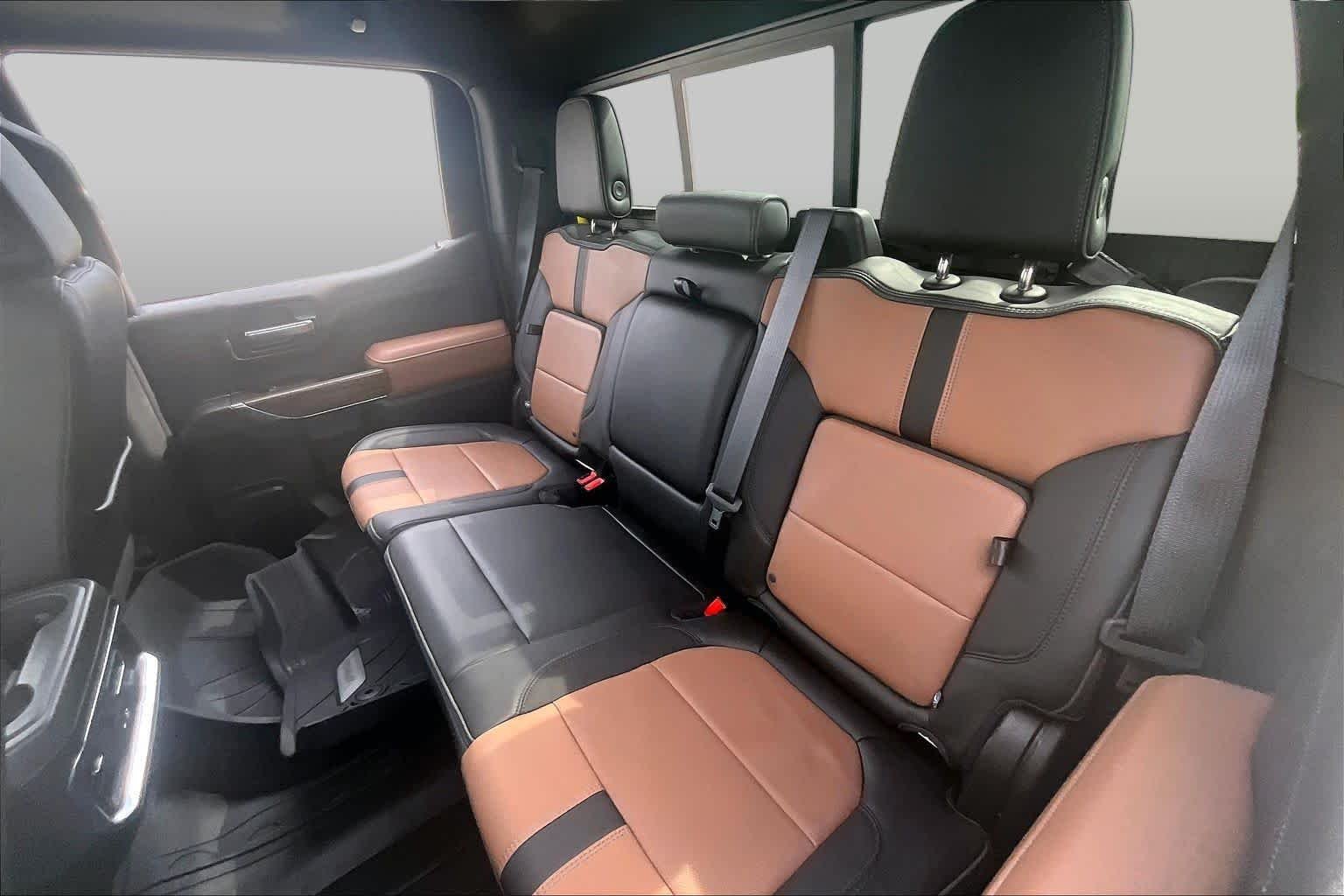 Used 2020 Iridescent Pearl Tricoat Chevrolet High Country image 19