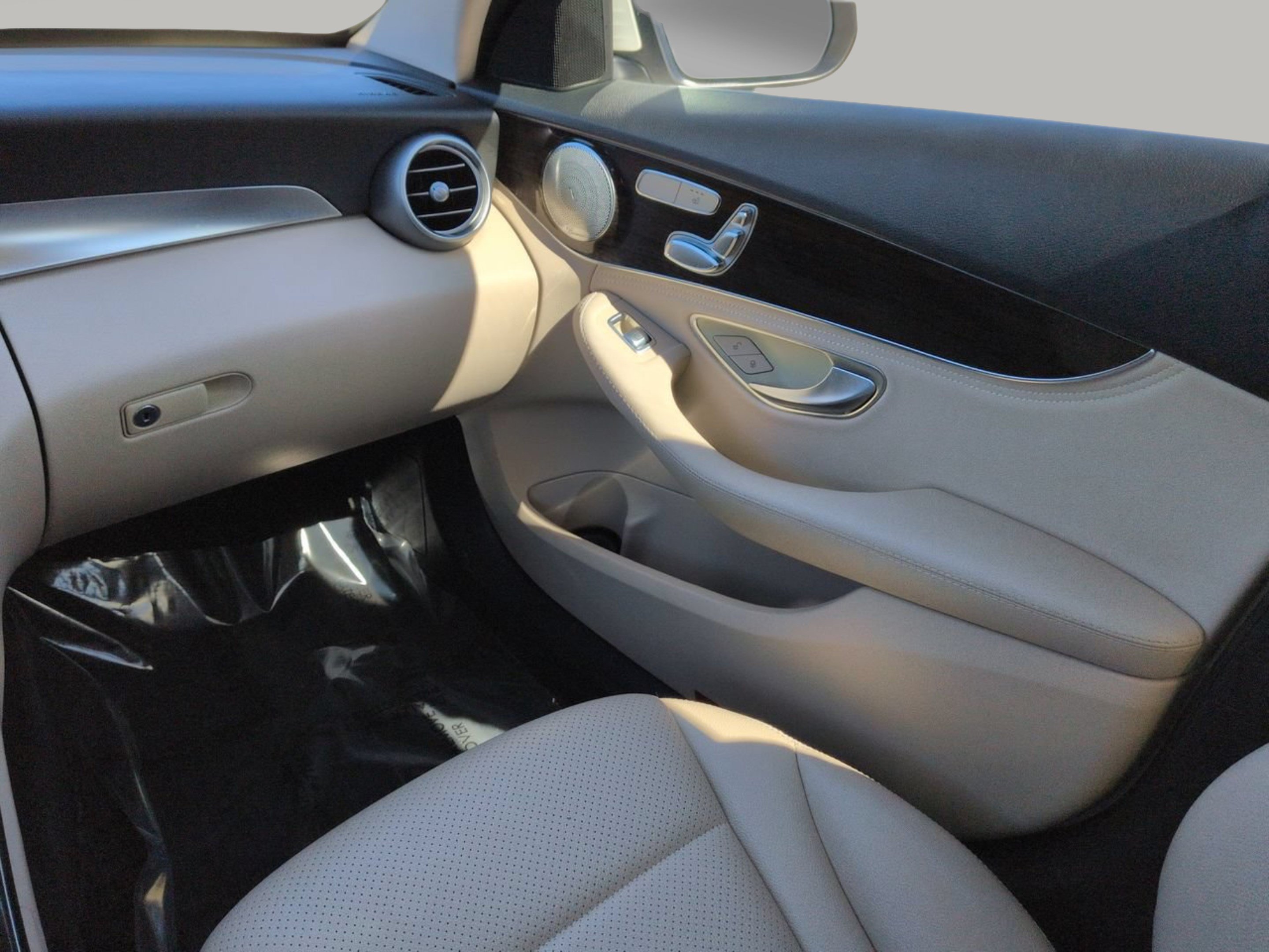 Used 2015 Polar White Mercedes-Benz C 300 image 20