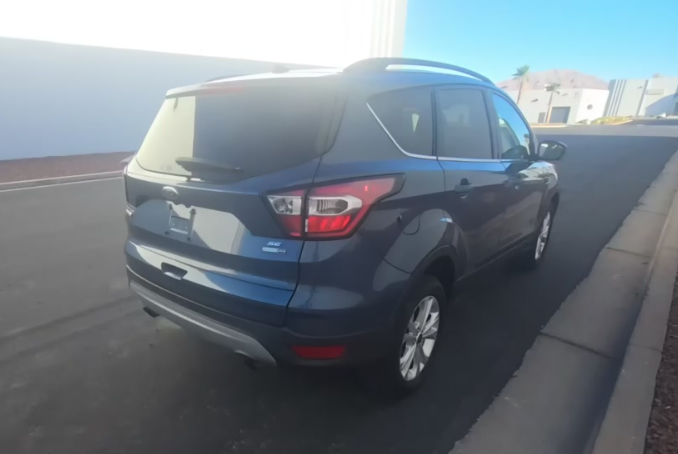 Used 2018 Blue Ford SE image 2