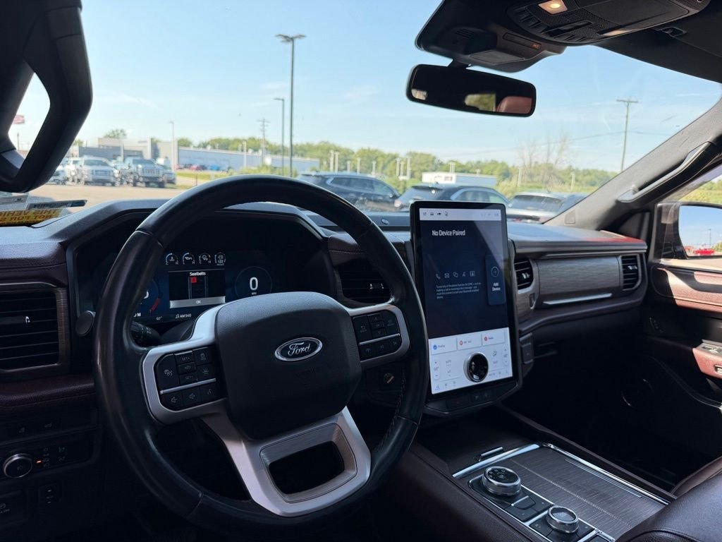 Used 2022  Ford Limited image 13
