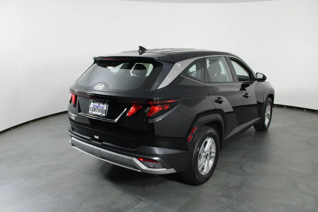 Used 2025 Black Hyundai SE image 4