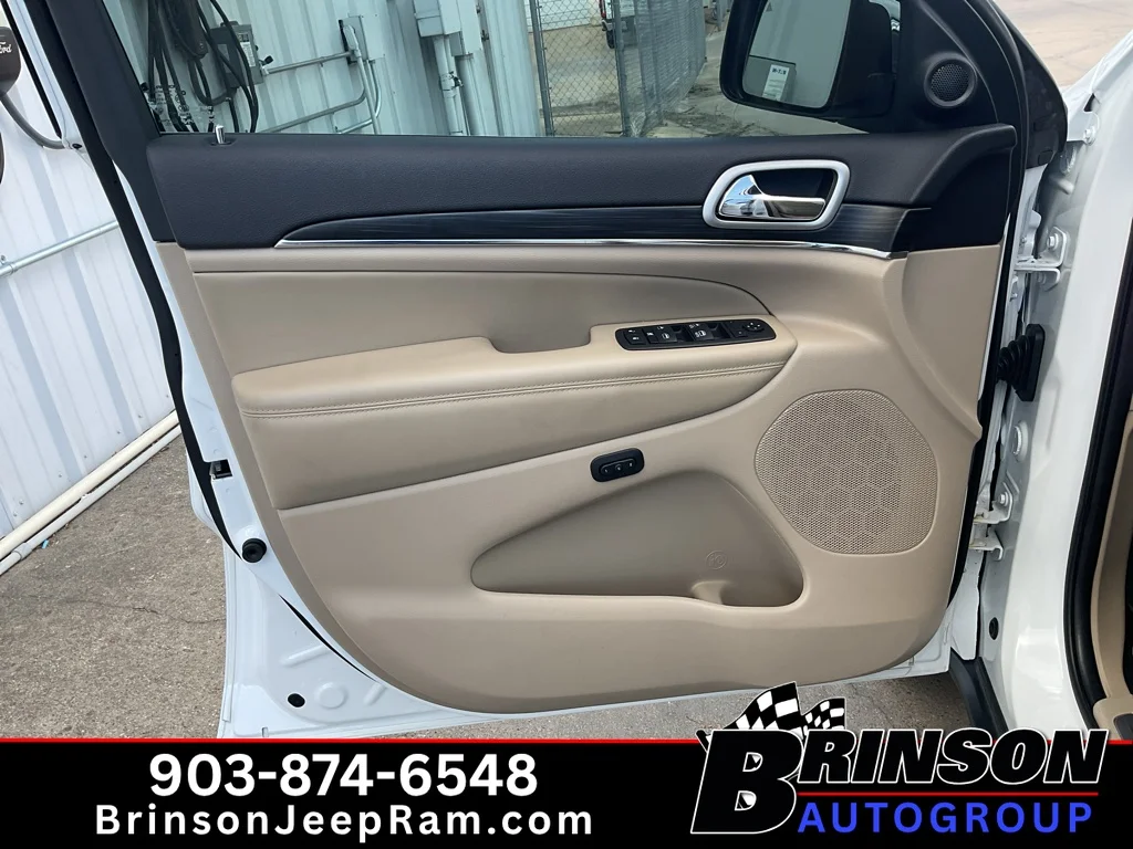 Used 2022 Bright White Clearcoat Jeep Limited image 25