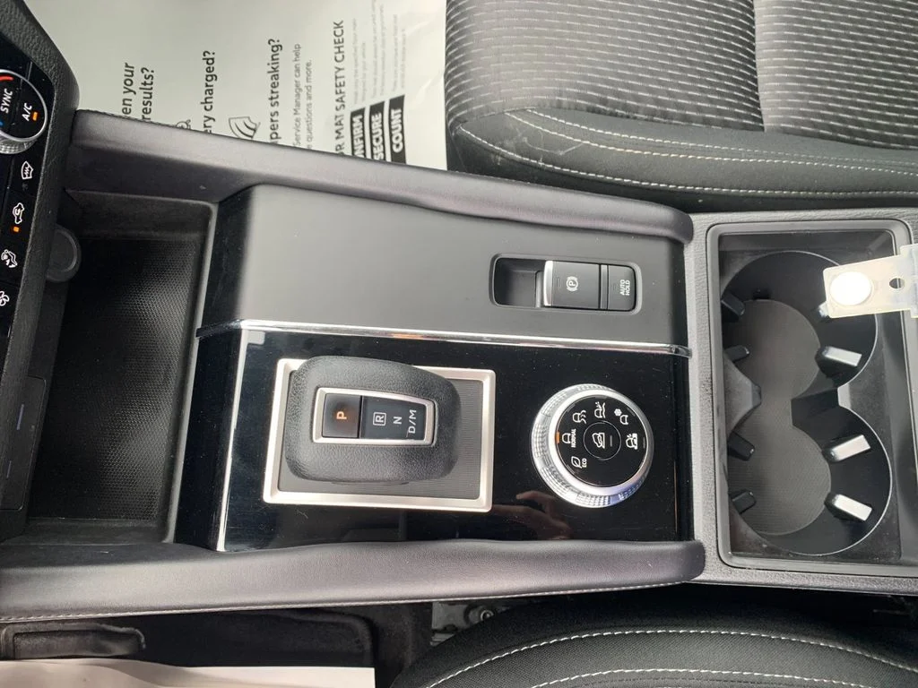 Used 2024  Mitsubishi ES image 24