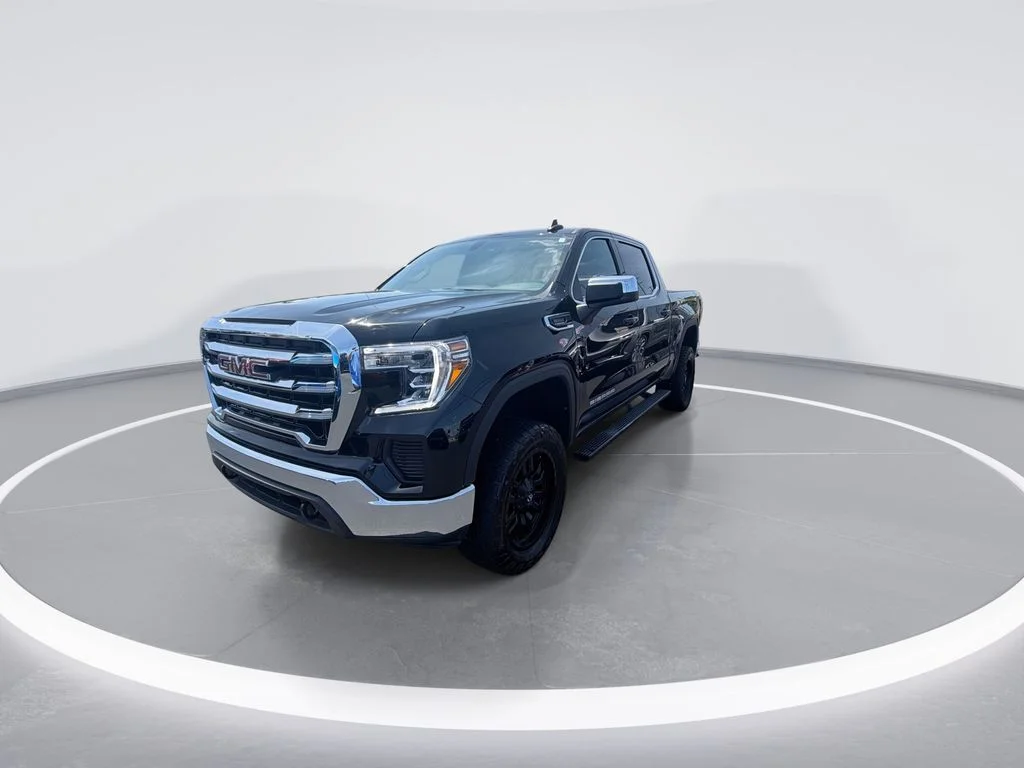 Used 2021 Black GMC SLE image 4