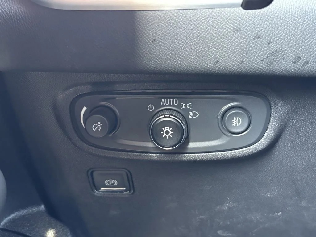 Used 2023 Marine Metallic GMC SLT image 30