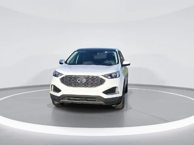 Used 2024 White Ford SEL image 3