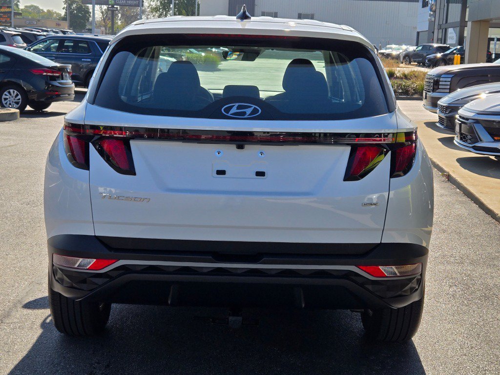 Used 2024 White Pearl Hyundai SE image 10