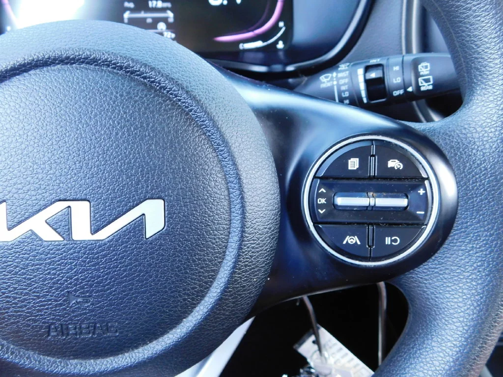 Used 2025 White Kia LX image 28