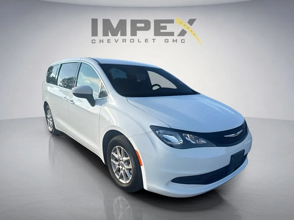 Used 2023 White Chrysler LX image 7