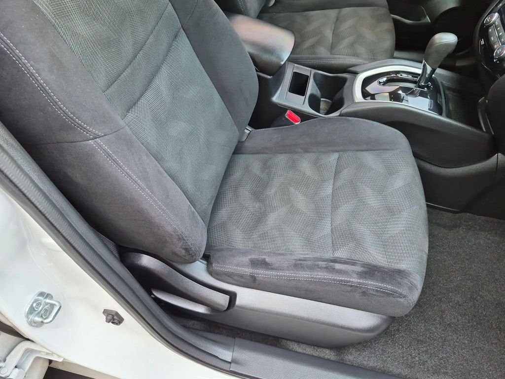 Used 2014 White Nissan SV image 25