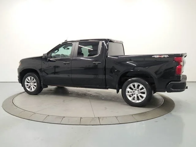 Used 2022 Black Chevrolet Custom image 5