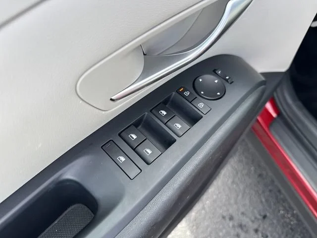 Used 2025 Red Hyundai SEL image 13