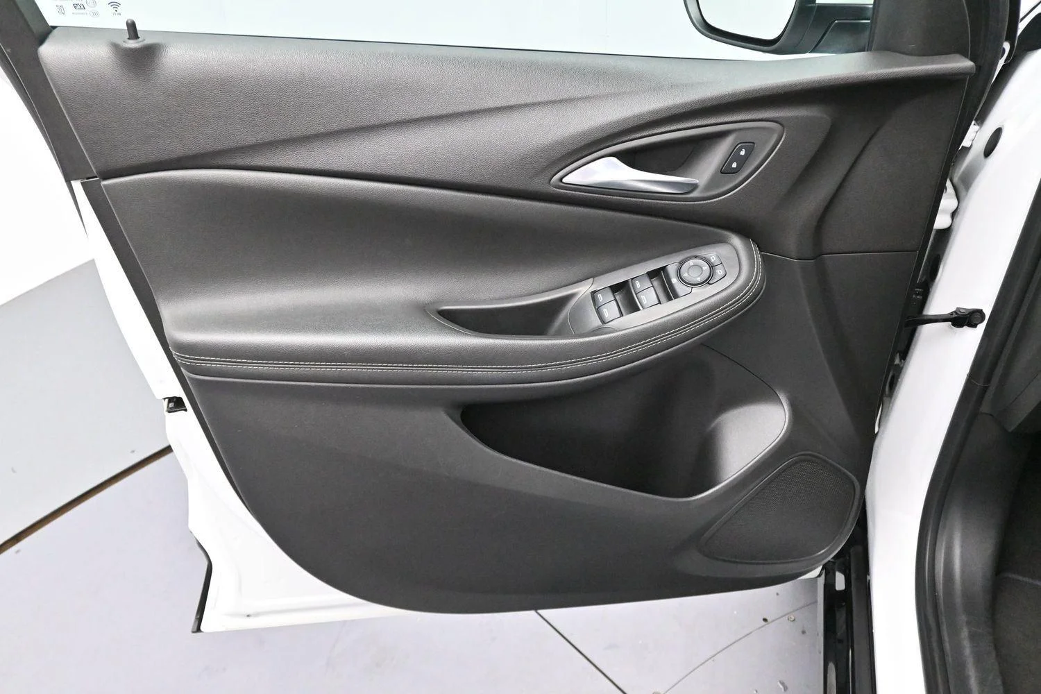 Used 2024  Buick Sport Touring image 10