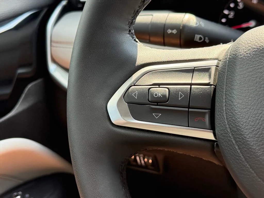 Used 2025 White Jeep Limited image 19