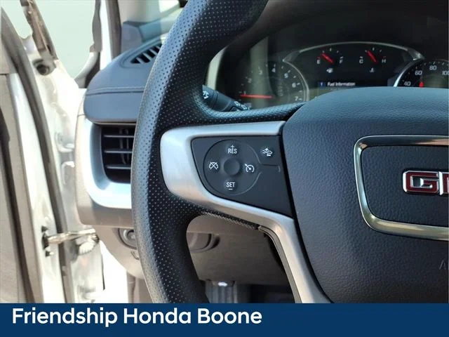 Used 2023 White GMC SLE image 22