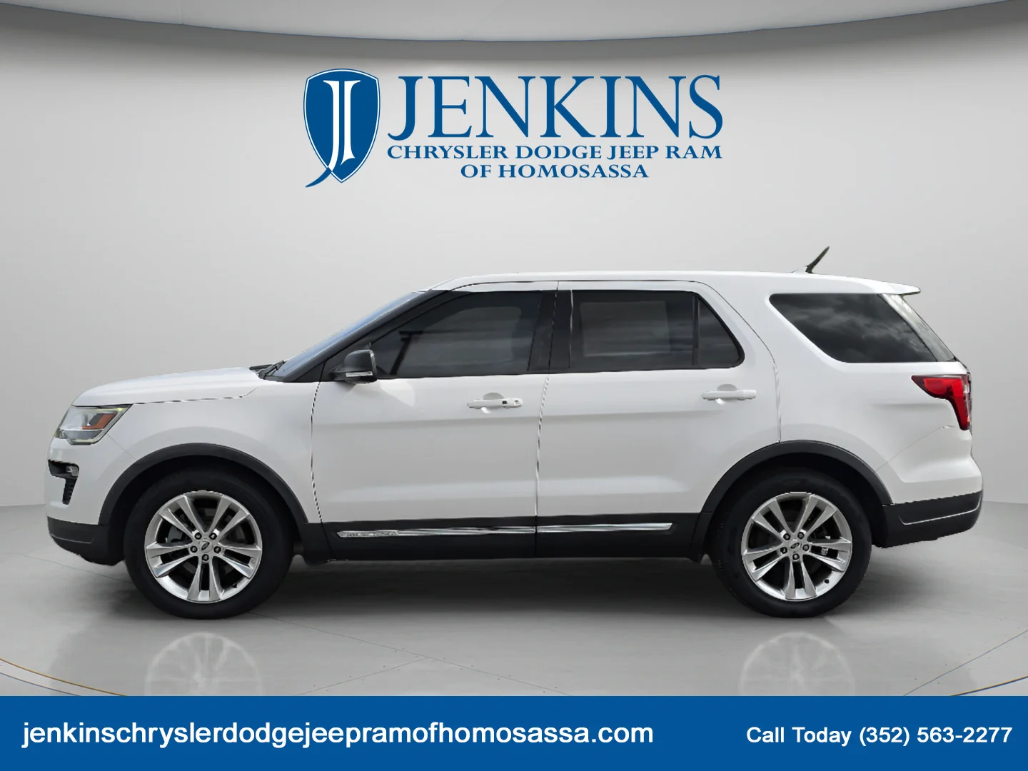 Used 2019 White Platinum Clearcoat Metallic Ford XLT image 9