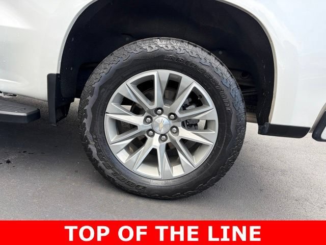 Used 2022 Iridescent Pearl Tricoat Chevrolet High Country image 10