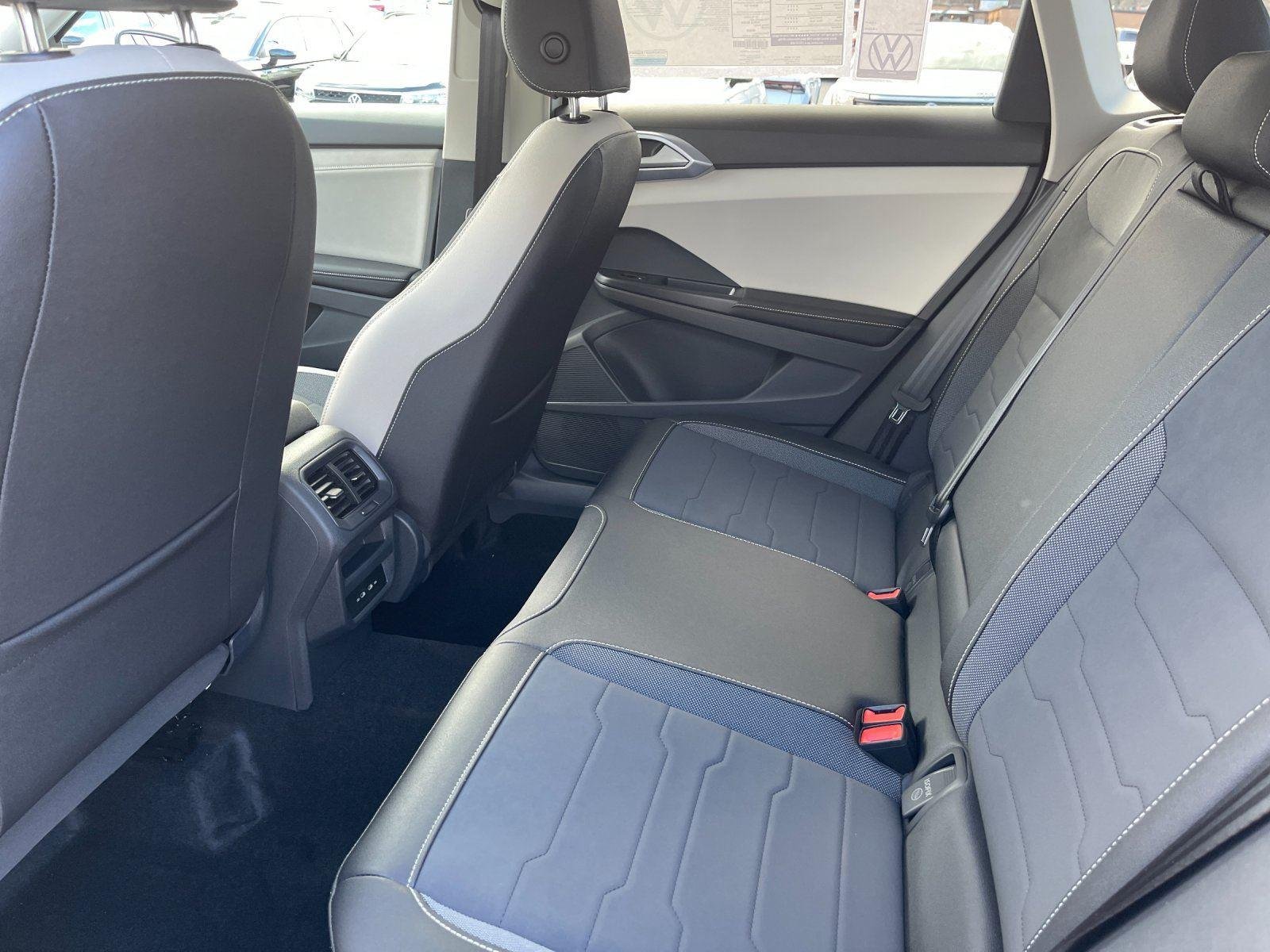 New 2026  Volkswagen SE image 32