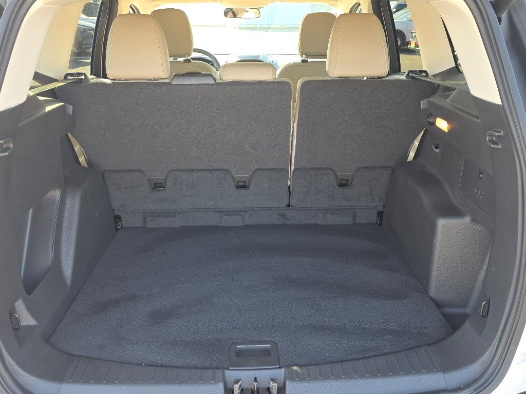 Used 2019 Oxford White Ford SEL image 4