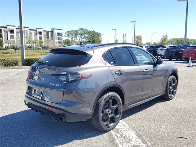 2025 Alfa Romeo Stelvio Sprint Base photo 4