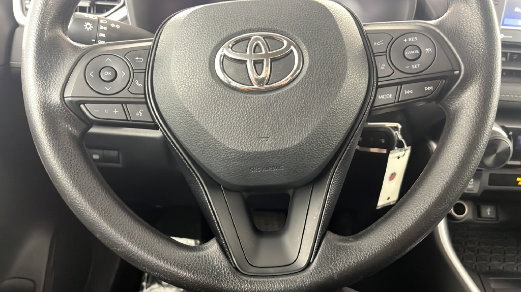 Used 2022 White Toyota LE image 20