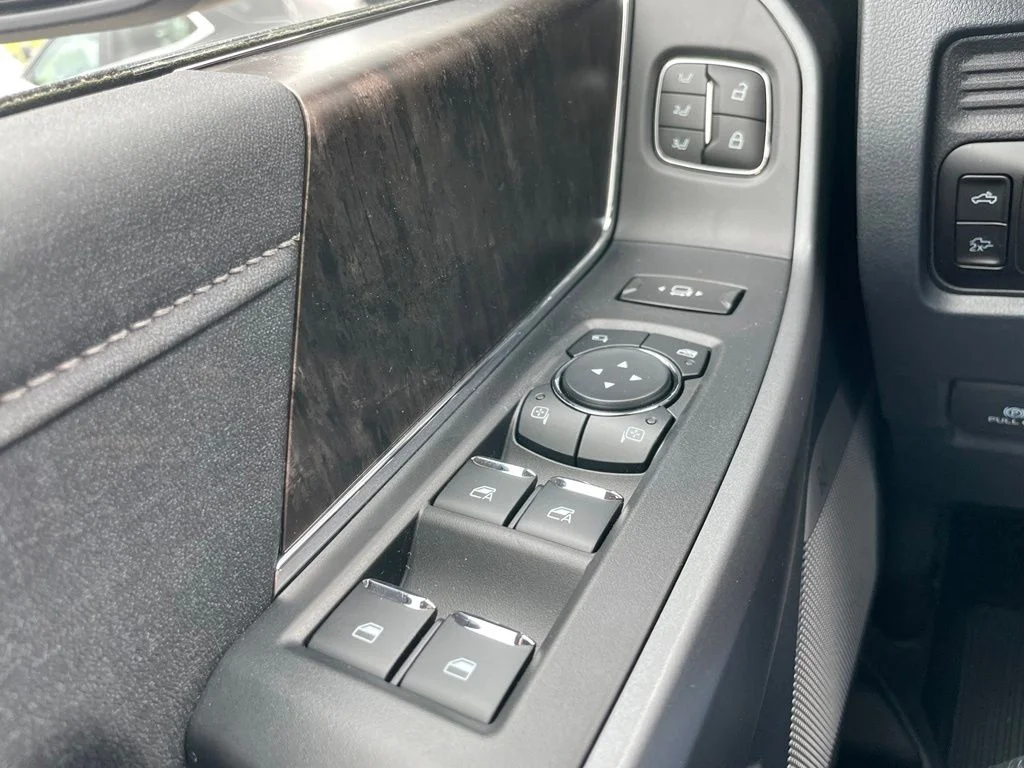 New 2026 Glacier Gray Metallic Tri-Coat Ford F-250® Lariat® image 30