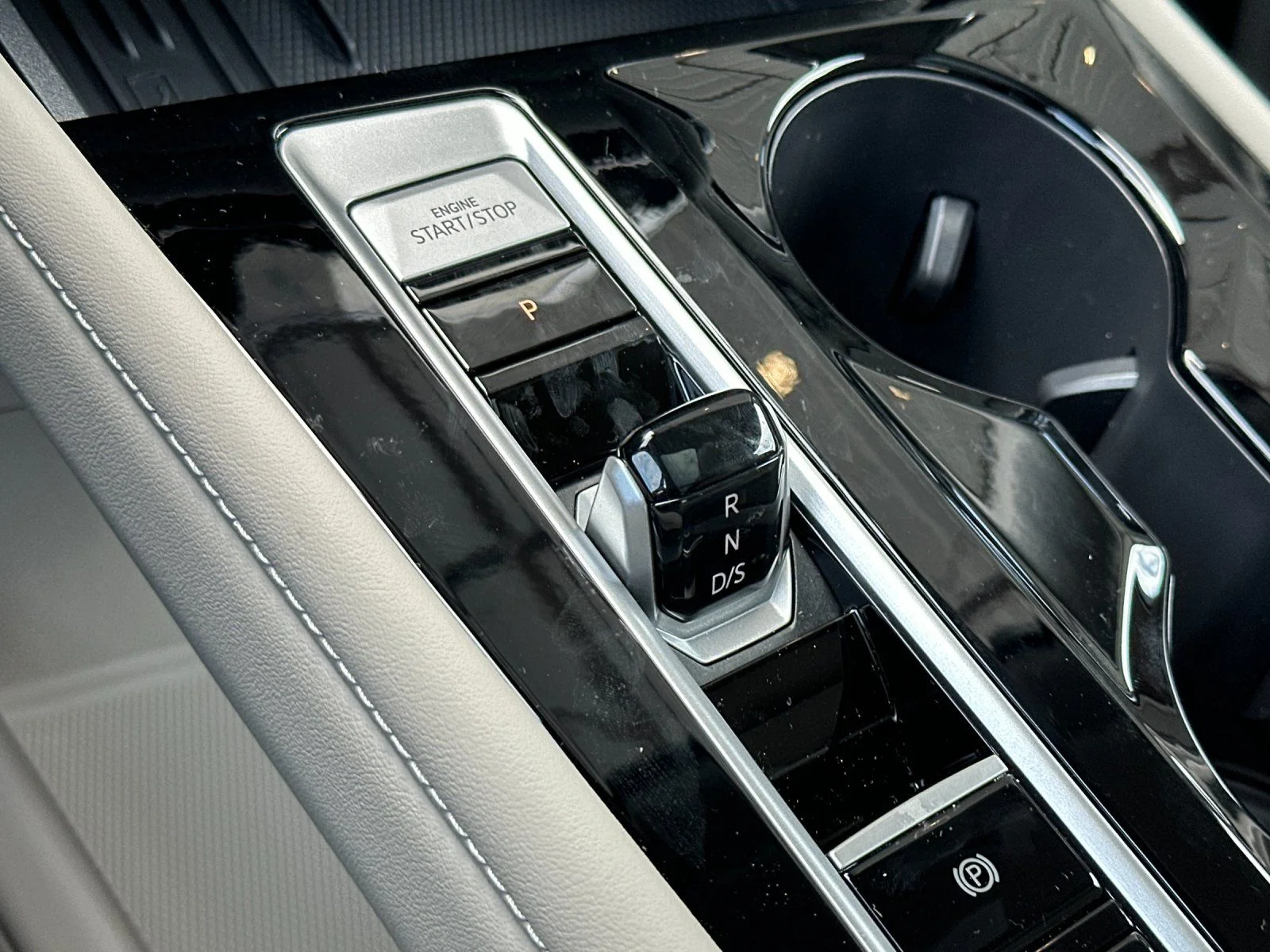 New 2026 Silver Volkswagen SE w/Technology image 21