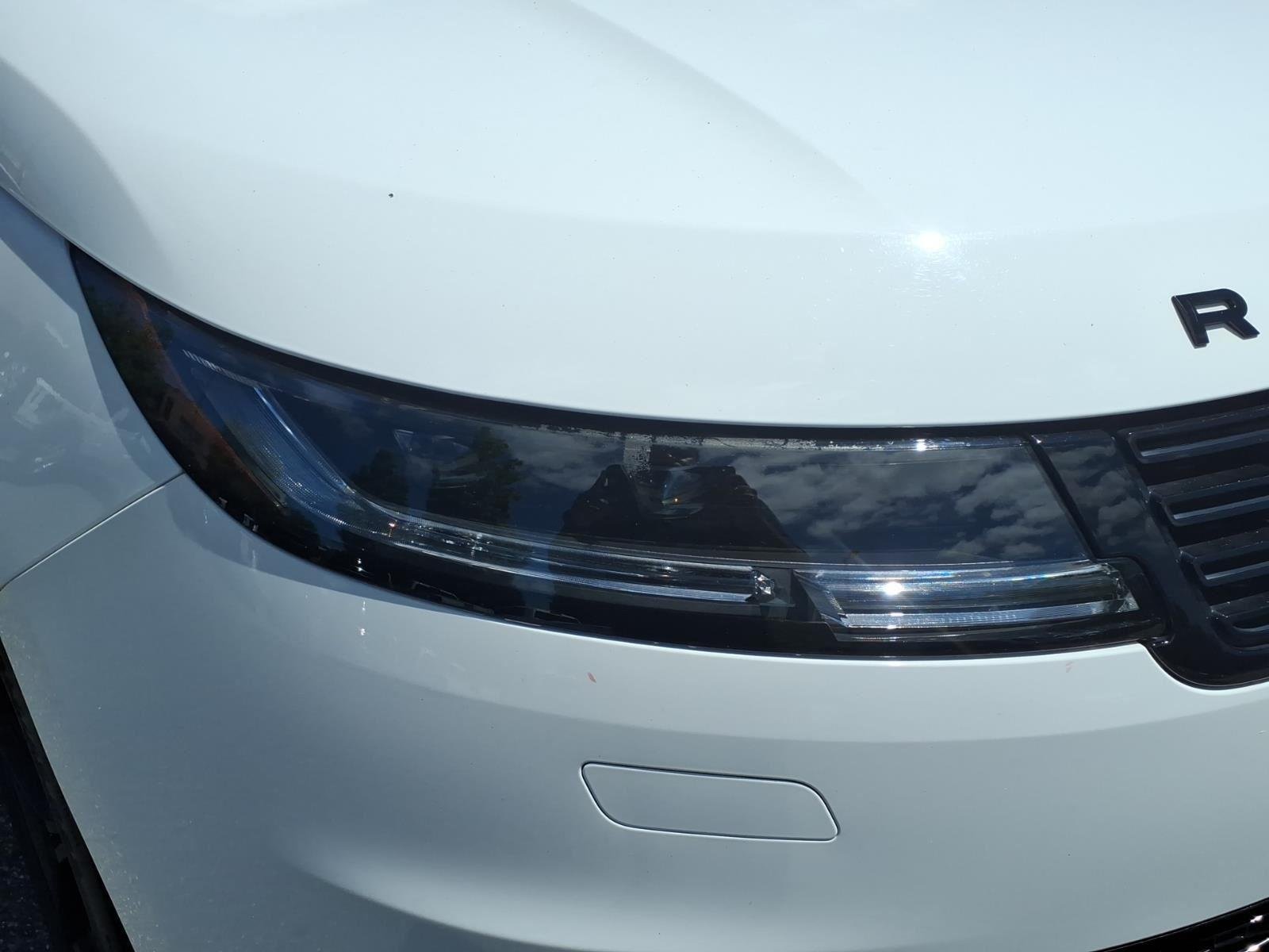 Used 2024 Fuji White Land Rover SE image 13