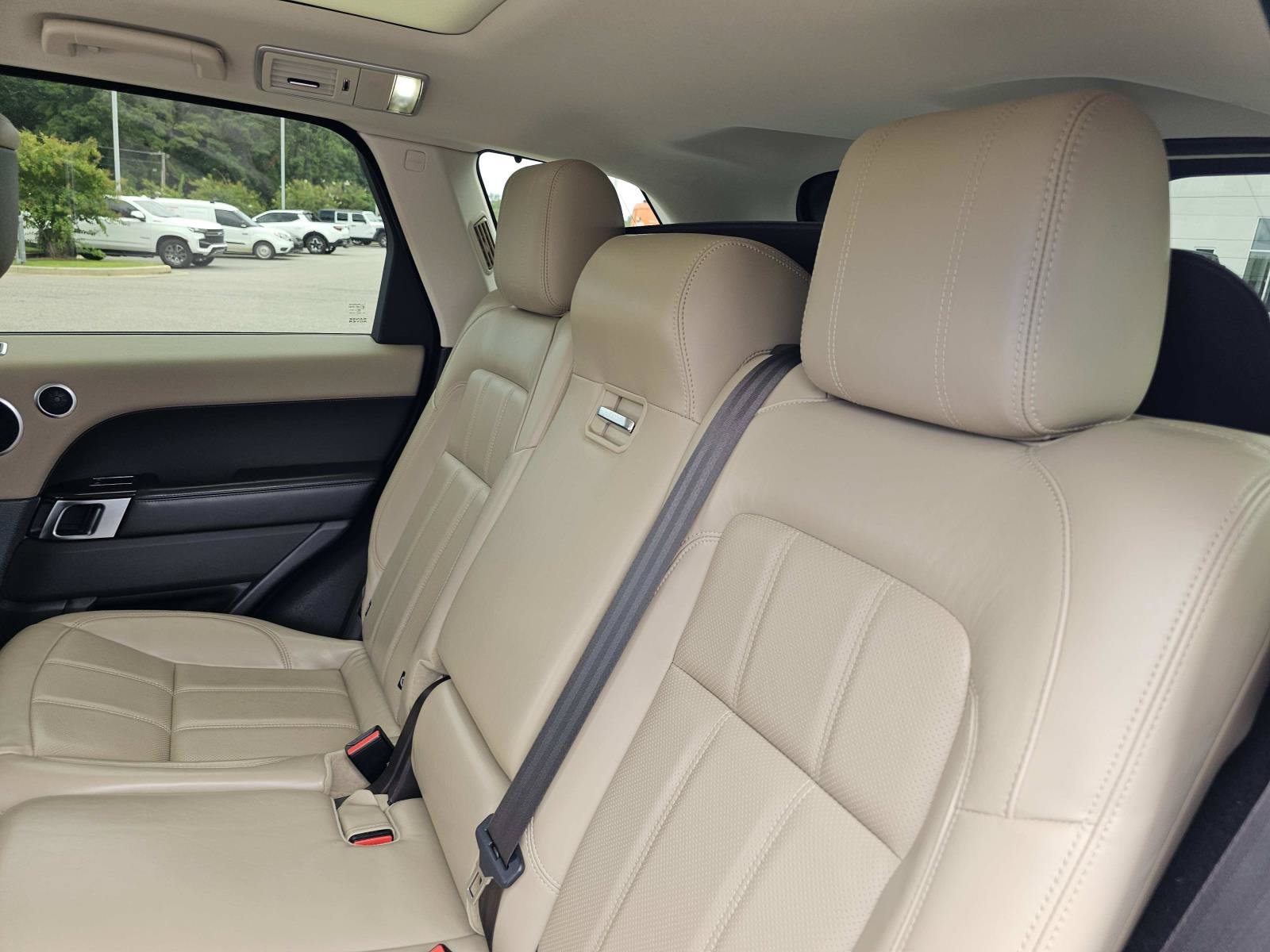 Used 2021 White Land Rover HSE Silver Edition image 33